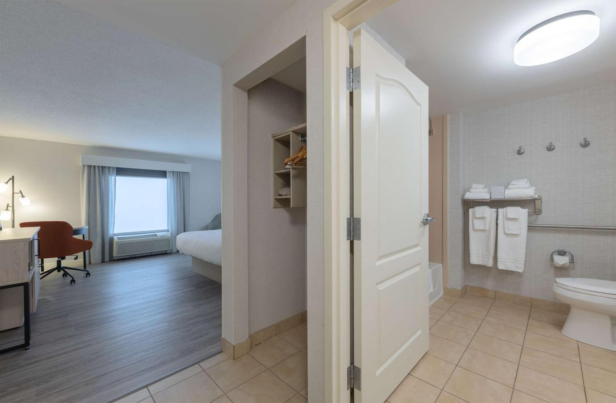Hampton Inn & Suites By Hilton Moncton Ngoại thất bức ảnh
