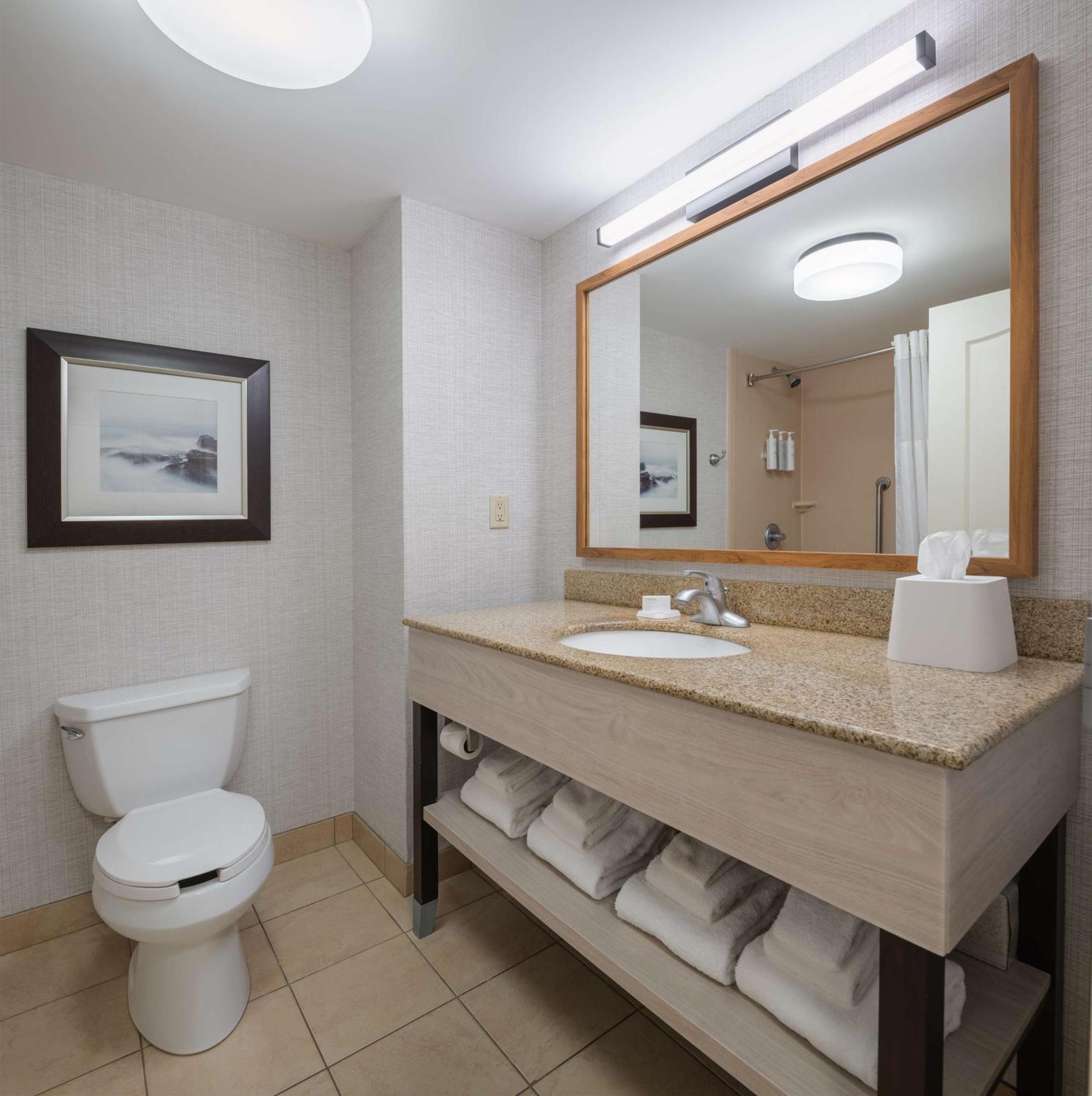 Hampton Inn & Suites By Hilton Moncton Ngoại thất bức ảnh