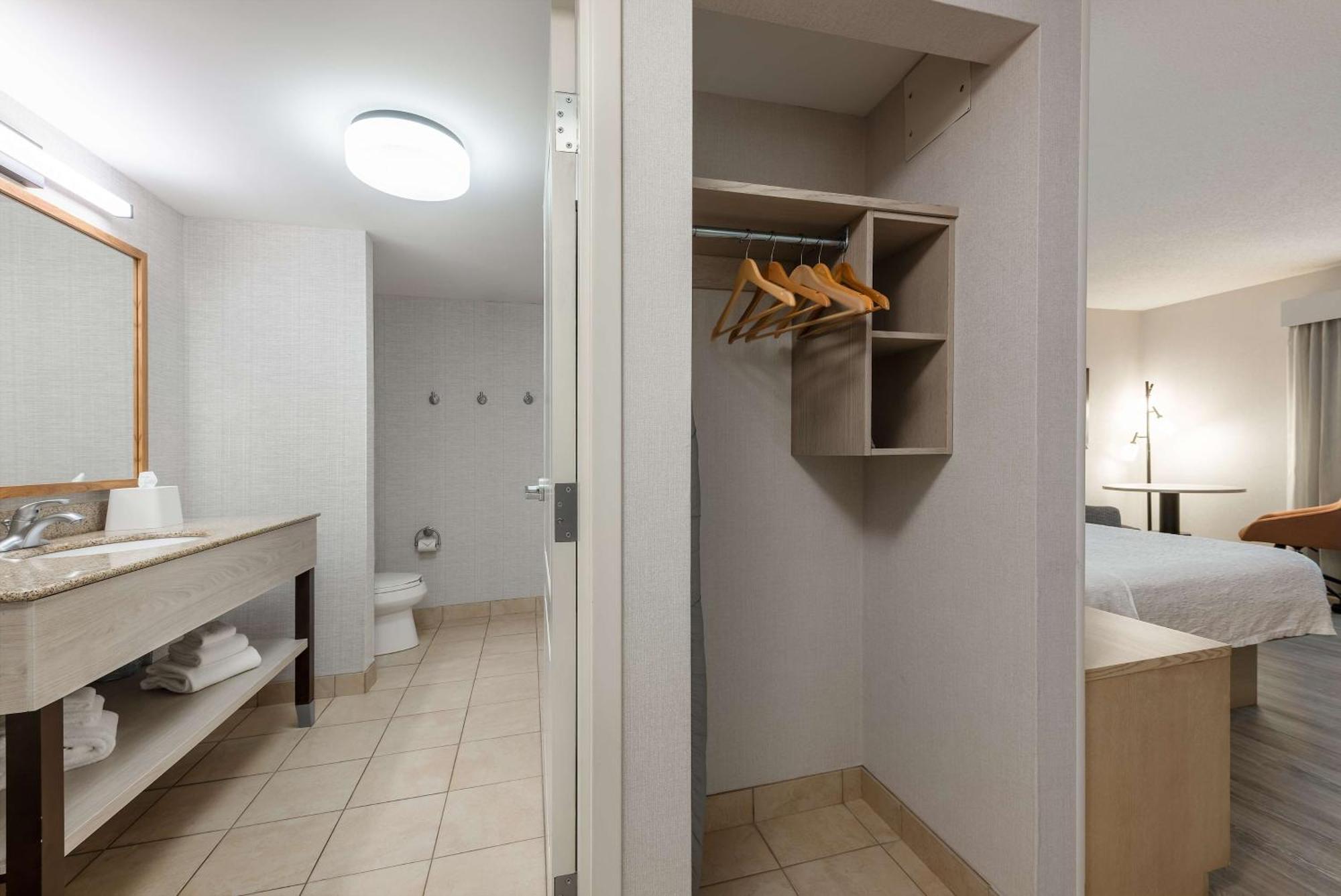 Hampton Inn & Suites By Hilton Moncton Ngoại thất bức ảnh